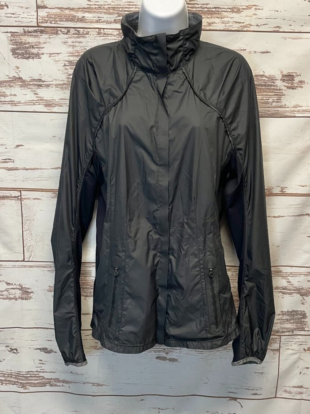 lululemon run: essentials jacket - Picture 2 of 7
